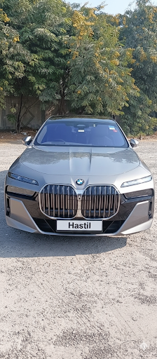 BMW 740i